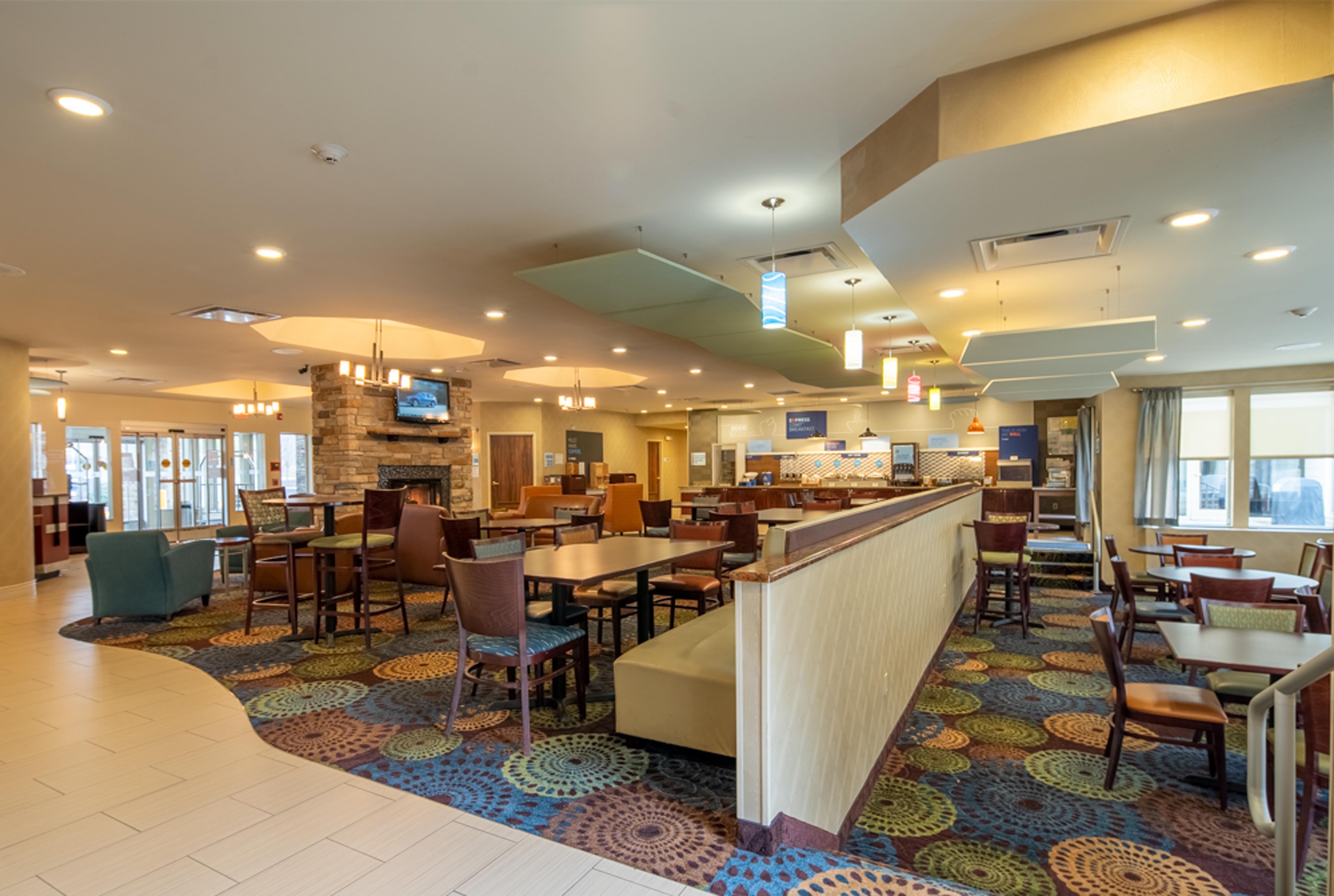 Holiday Inn Express Hotel & Suites Pittsburgh Airport By Ihg Robinson Township Eksteriør billede