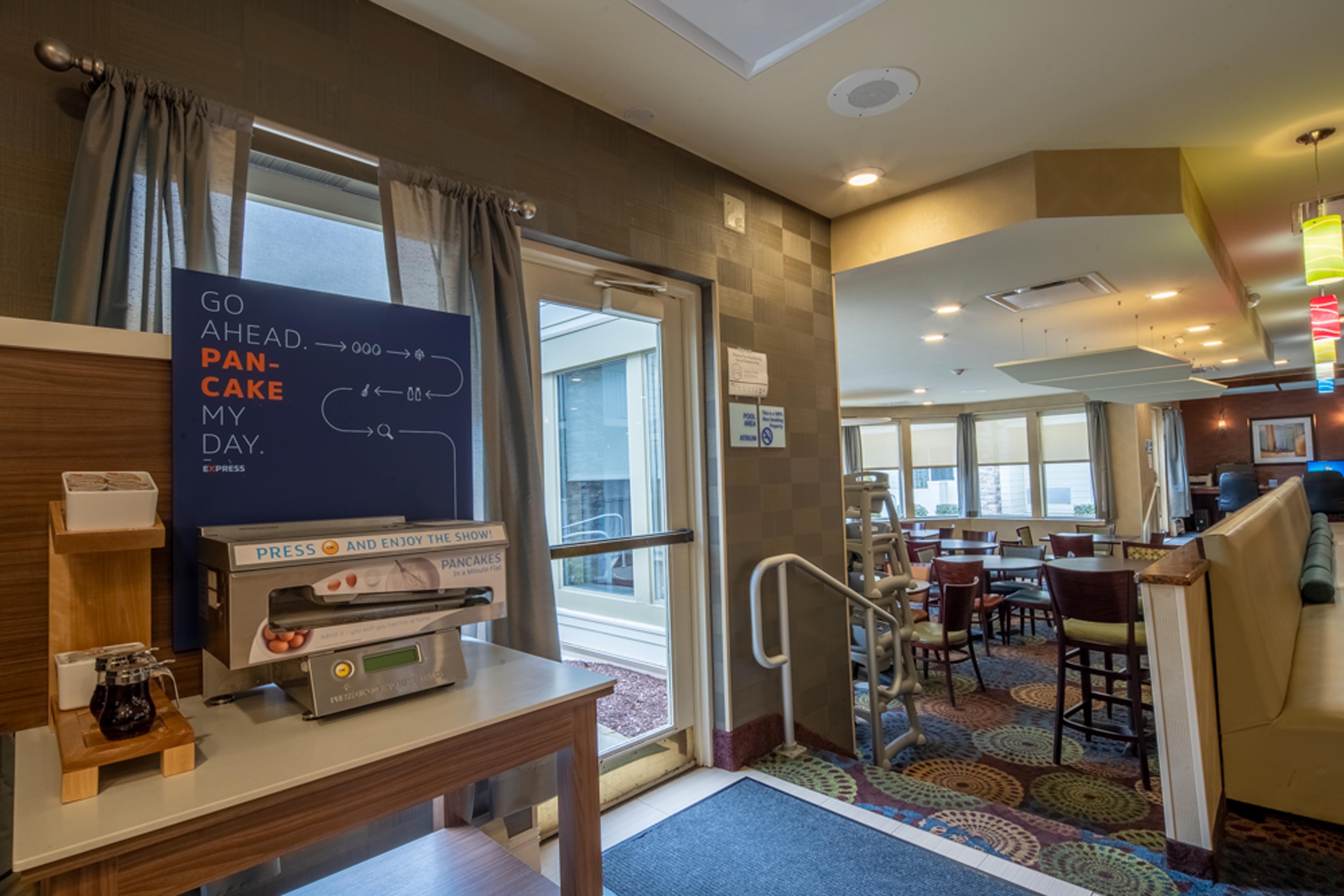 Holiday Inn Express Hotel & Suites Pittsburgh Airport By Ihg Robinson Township Eksteriør billede