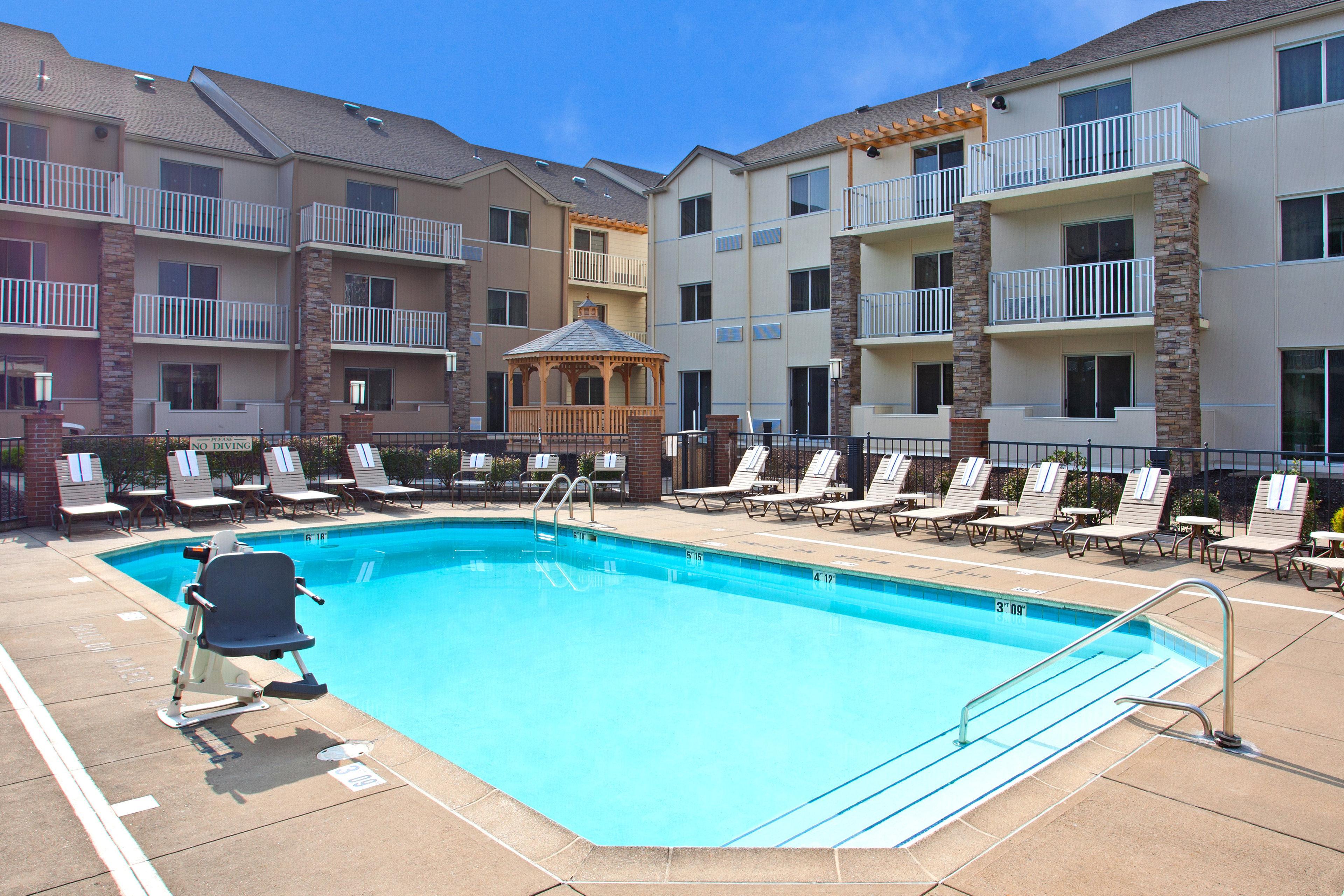 Holiday Inn Express Hotel & Suites Pittsburgh Airport By Ihg Robinson Township Eksteriør billede